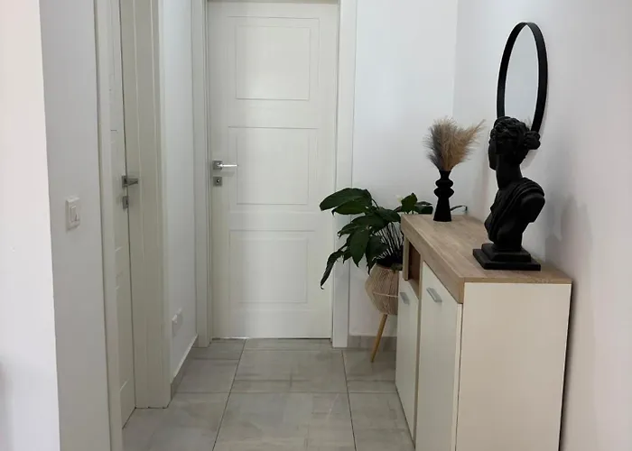 Modern One Bedroom Apartment *